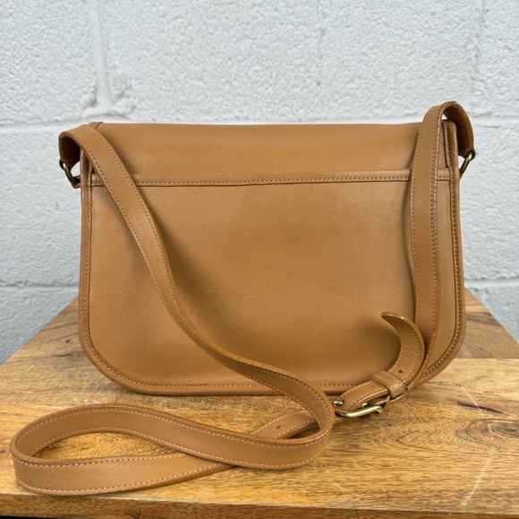 Coach Vintage City Bag | Butterscotch Glove-Tanned Crossbody - Picture 4 of 16